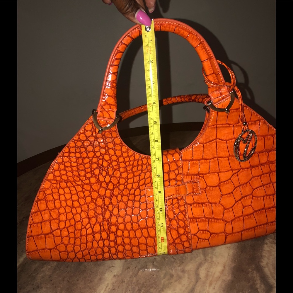 Large Handbag - Picture 5 of 5